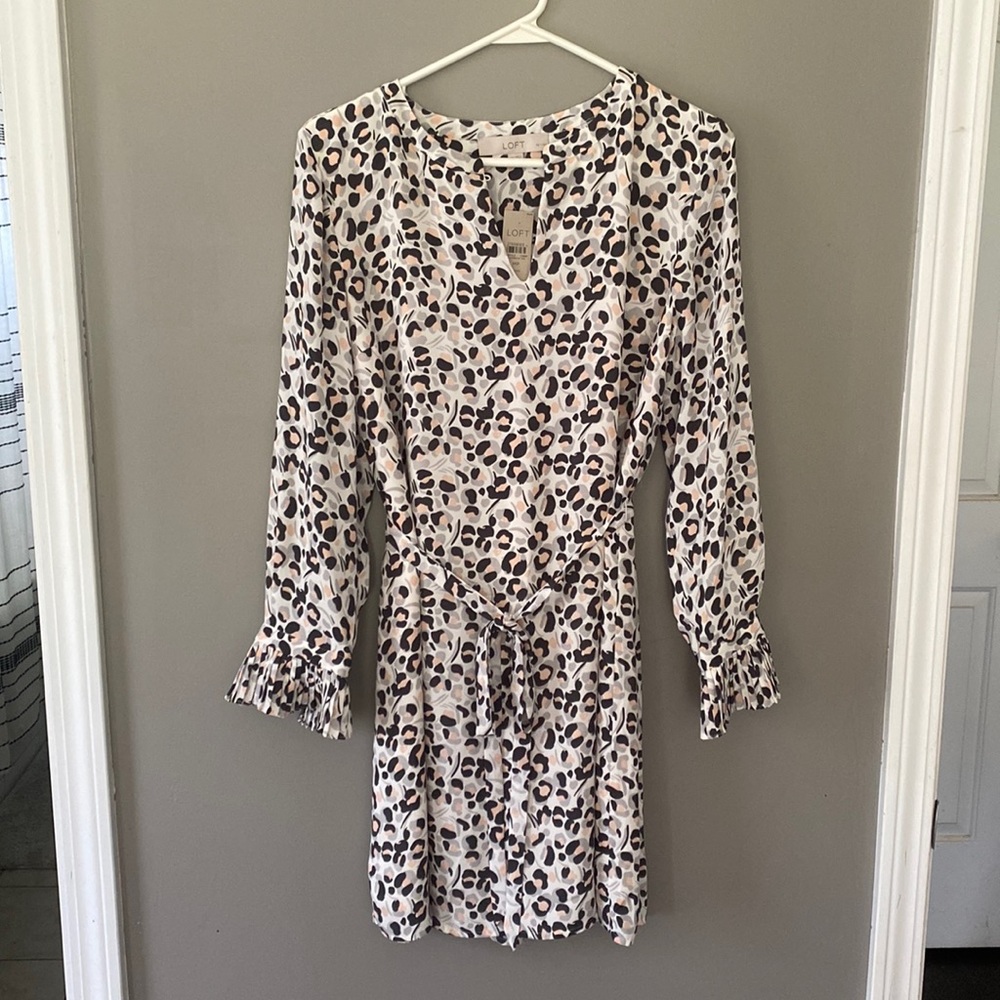 NWT LOFT Leopard Print Pleated Cuff Dress. Size MP.
